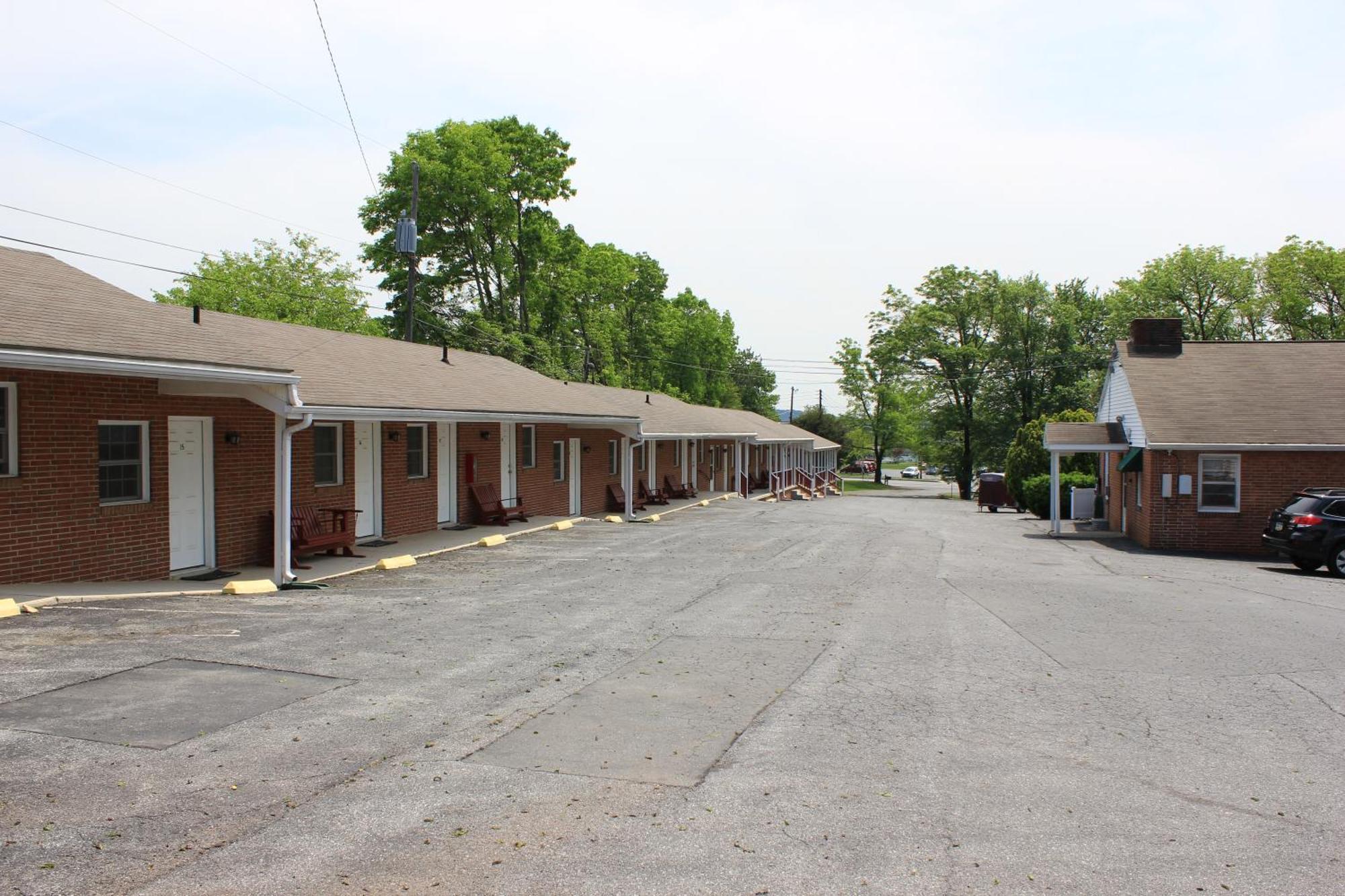 Penn Amish Motel Denver Екстериор снимка