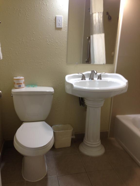 Penn Amish Motel Denver Екстериор снимка
